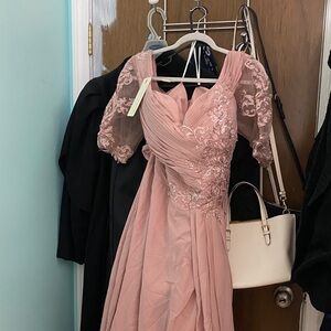 Elegant Pink Lace Evening Dress